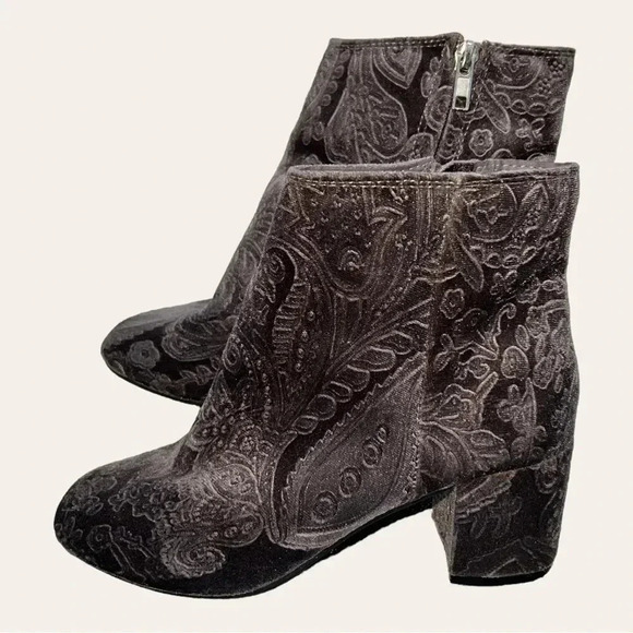 Women’s ZIGISOHO EMBOSSED VELVET NYGIA ANKLE BOOTS SIZE 6.5 GRAY IN COLOR - Picture 3 of 10